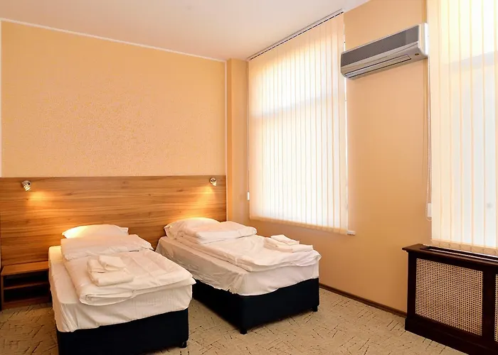 Хотел Cascade 2*