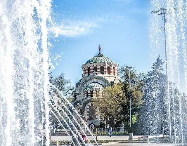 Хотел Cascade 2*